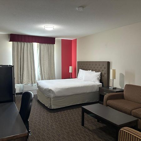 Ramada By Wyndham Estevan Eksteriør bilde