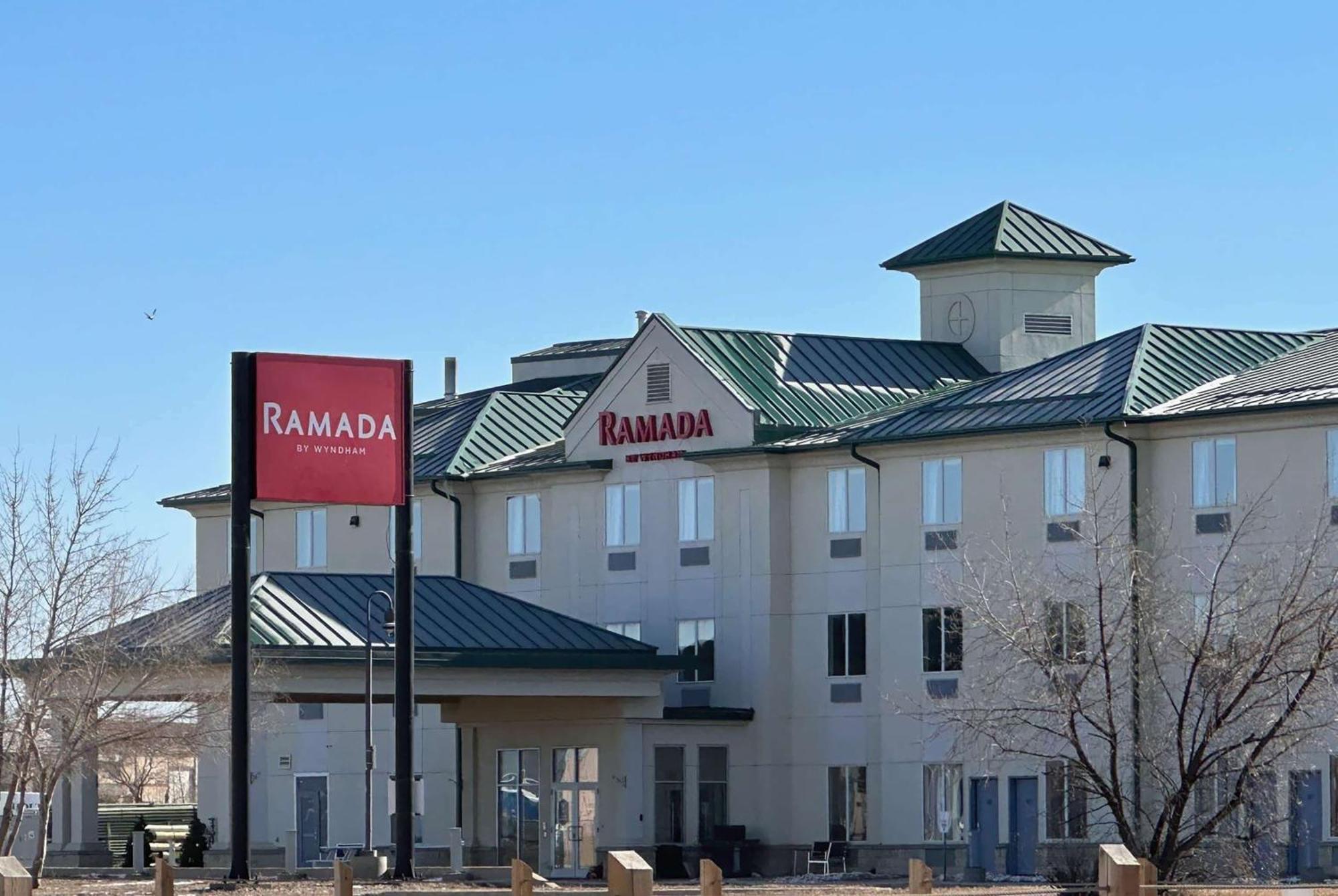 Ramada By Wyndham Estevan Eksteriør bilde