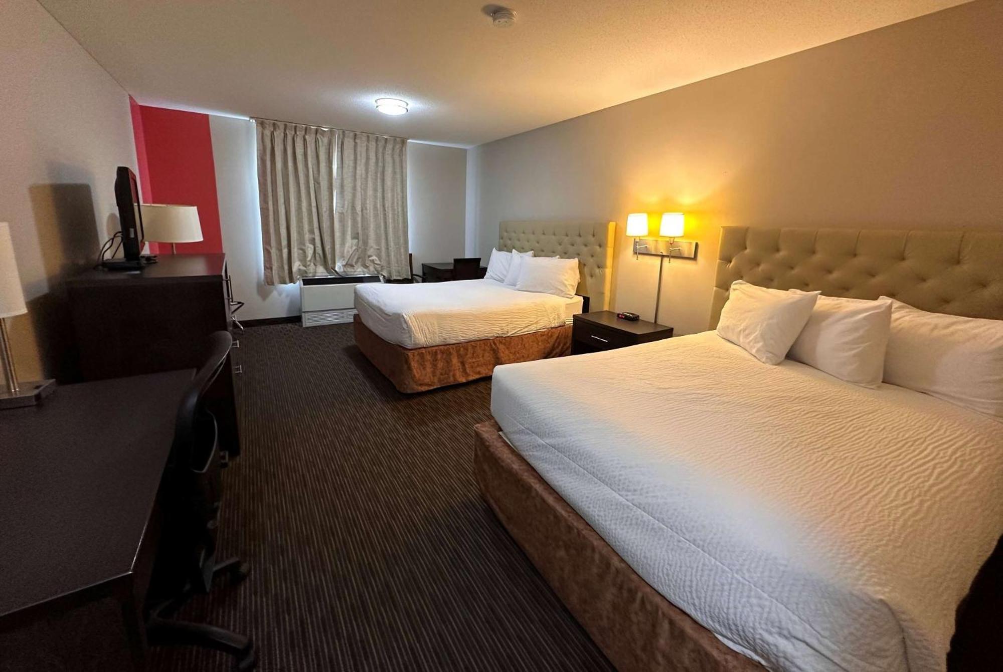Ramada By Wyndham Estevan Eksteriør bilde