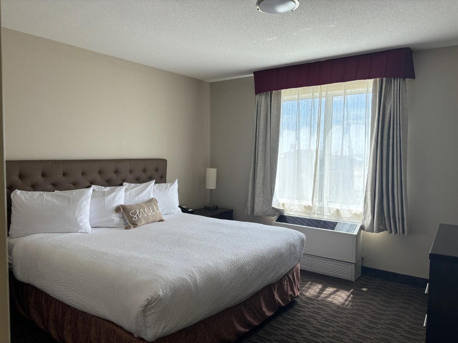 Ramada By Wyndham Estevan Eksteriør bilde
