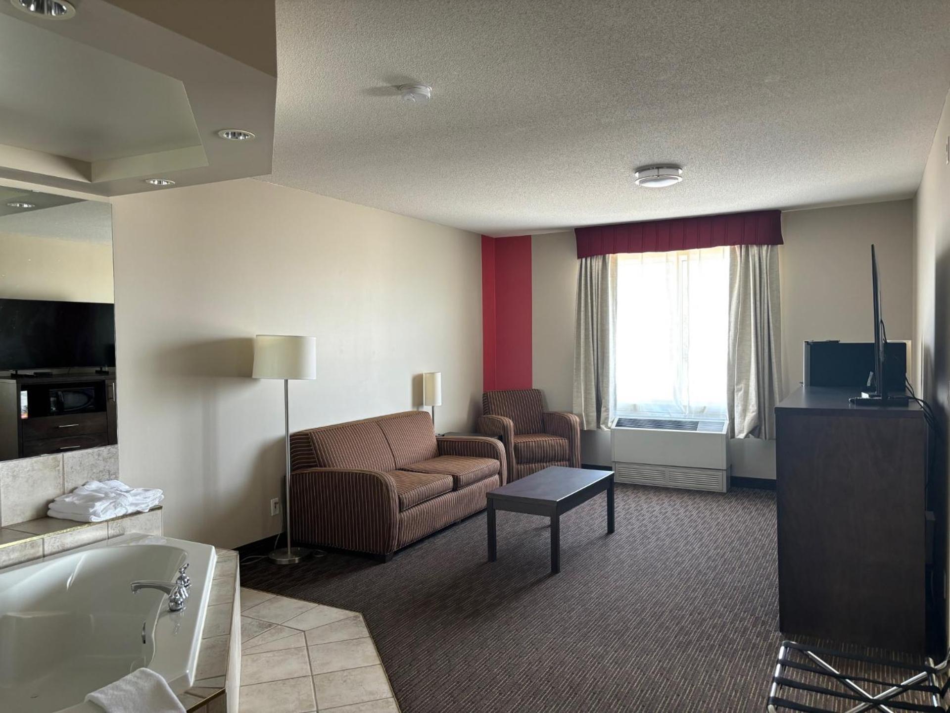 Ramada By Wyndham Estevan Eksteriør bilde