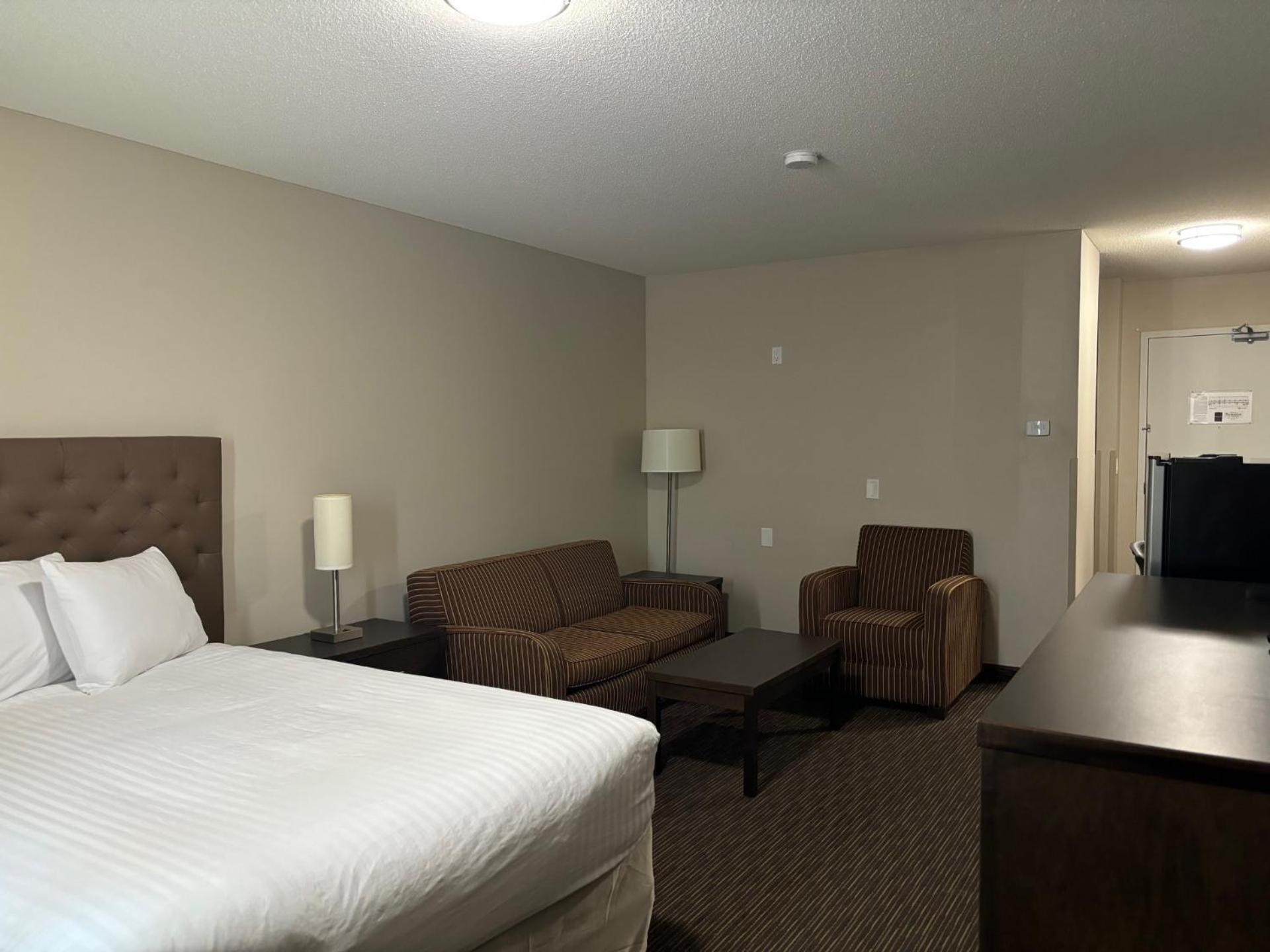 Ramada By Wyndham Estevan Eksteriør bilde