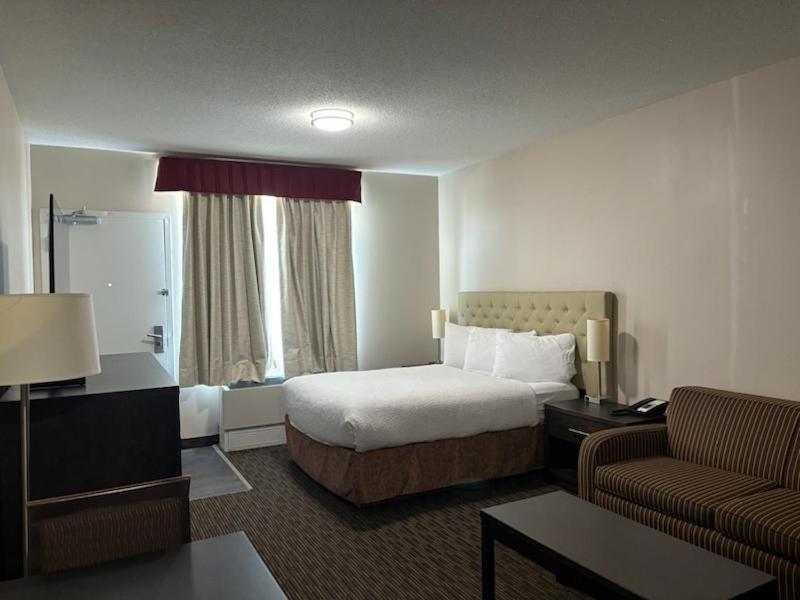 Ramada By Wyndham Estevan Eksteriør bilde