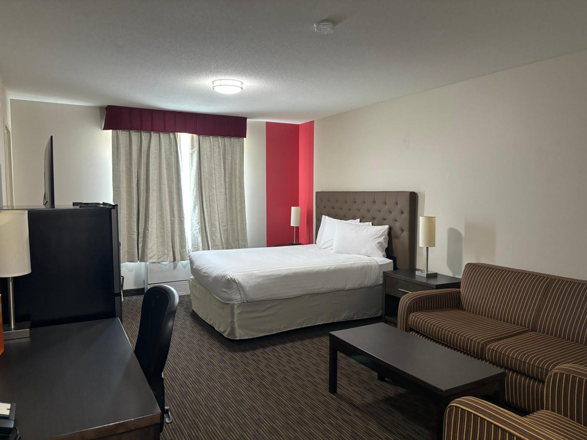 Ramada By Wyndham Estevan Eksteriør bilde
