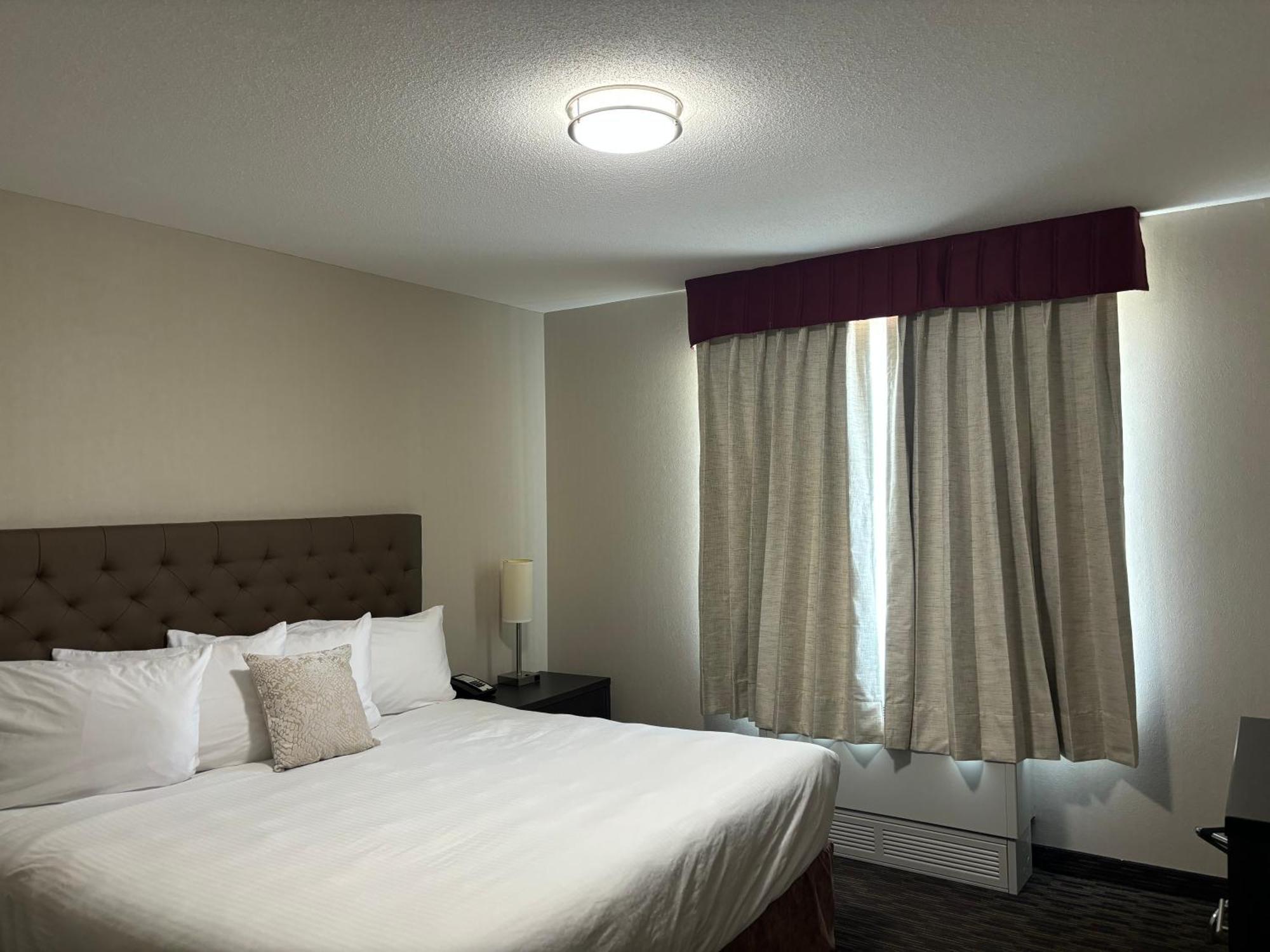 Ramada By Wyndham Estevan Eksteriør bilde